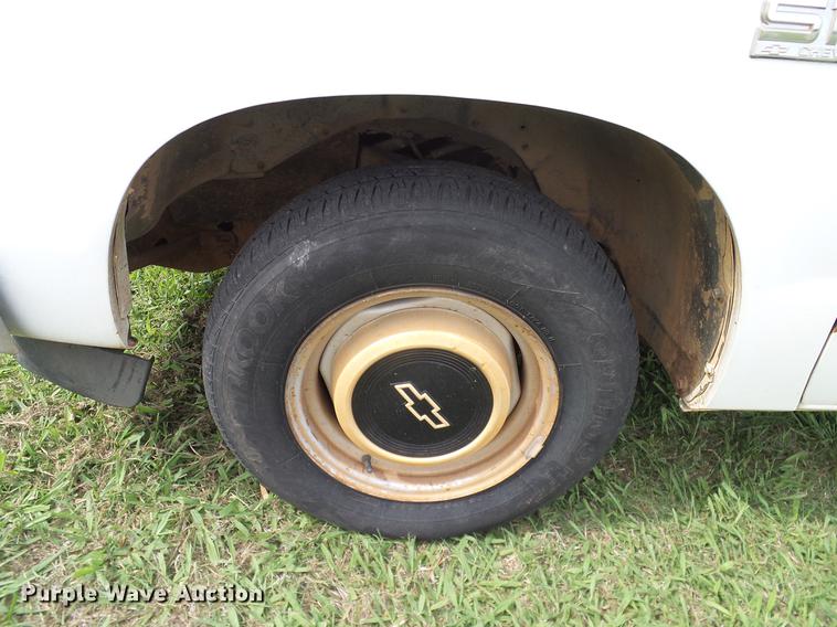 image for item DD8215 1988 Chevrolet S10 pickup truck