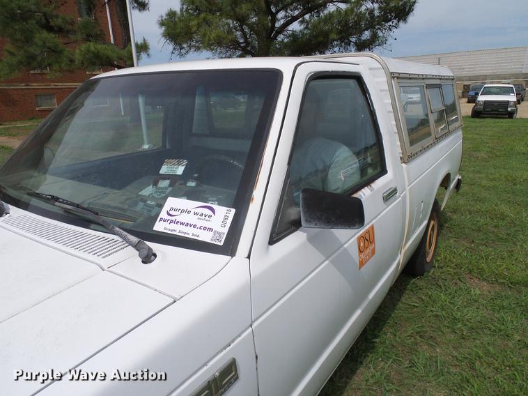 image for item DD8215 1988 Chevrolet S10 pickup truck