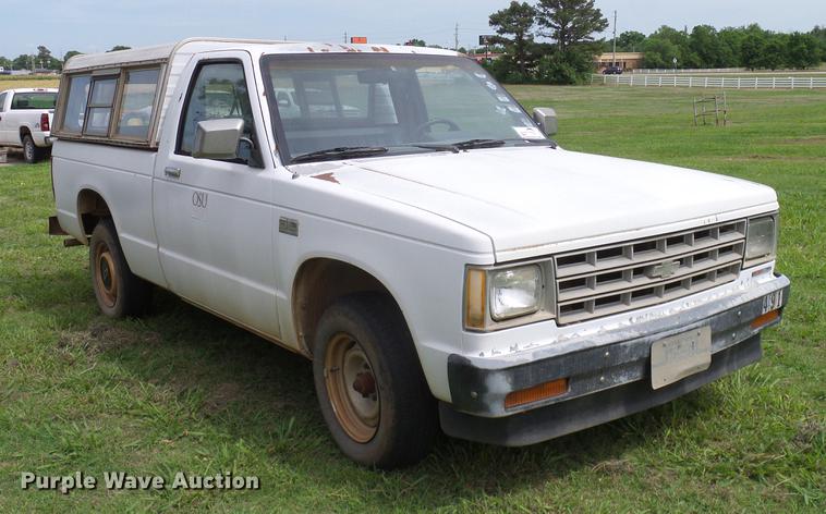 image for item DD8218 1988 Chevrolet S10 pickup truck