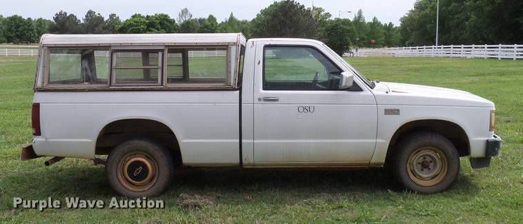 image for item DD8218 1988 Chevrolet S10 pickup truck