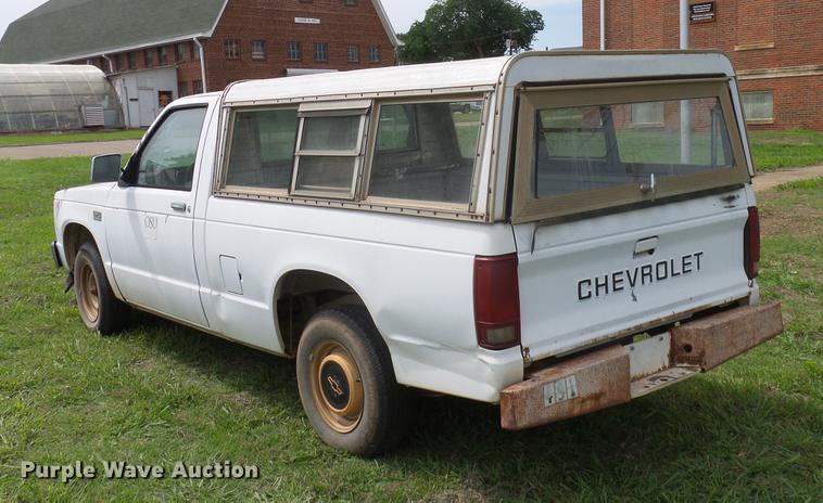 image for item DD8218 1988 Chevrolet S10 pickup truck