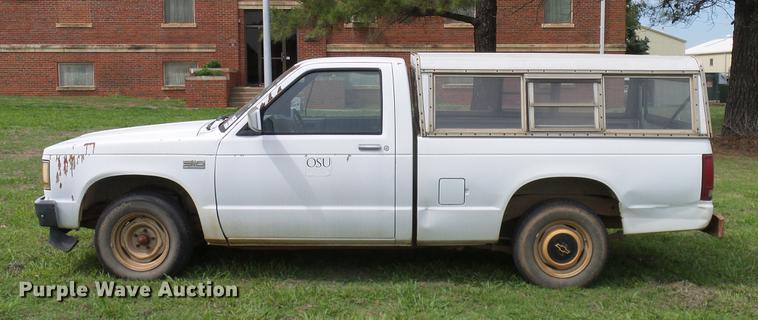 image for item DD8218 1988 Chevrolet S10 pickup truck