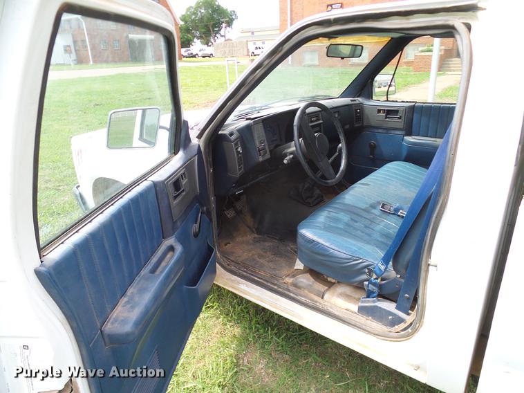 image for item DD8218 1988 Chevrolet S10 pickup truck
