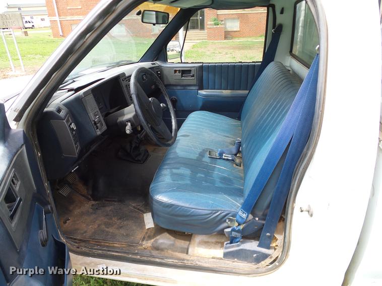 image for item DD8218 1988 Chevrolet S10 pickup truck