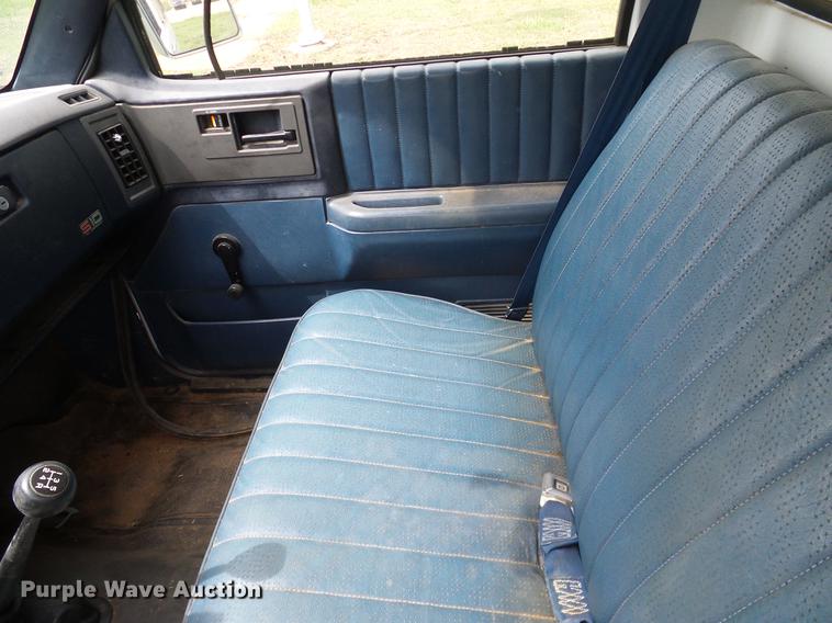 image for item DD8218 1988 Chevrolet S10 pickup truck
