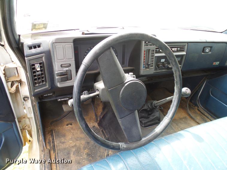 image for item DD8218 1988 Chevrolet S10 pickup truck