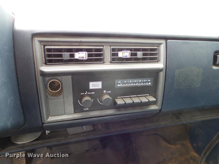 image for item DD8218 1988 Chevrolet S10 pickup truck