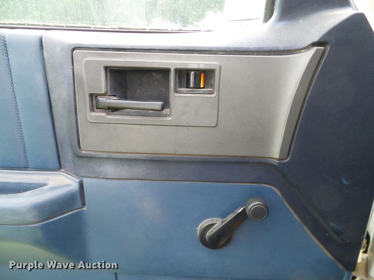 image for item DD8218 1988 Chevrolet S10 pickup truck