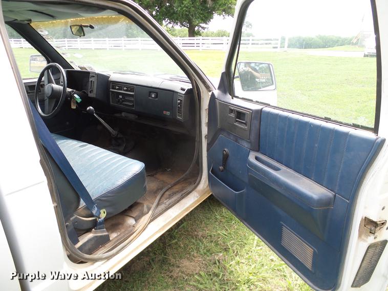image for item DD8218 1988 Chevrolet S10 pickup truck