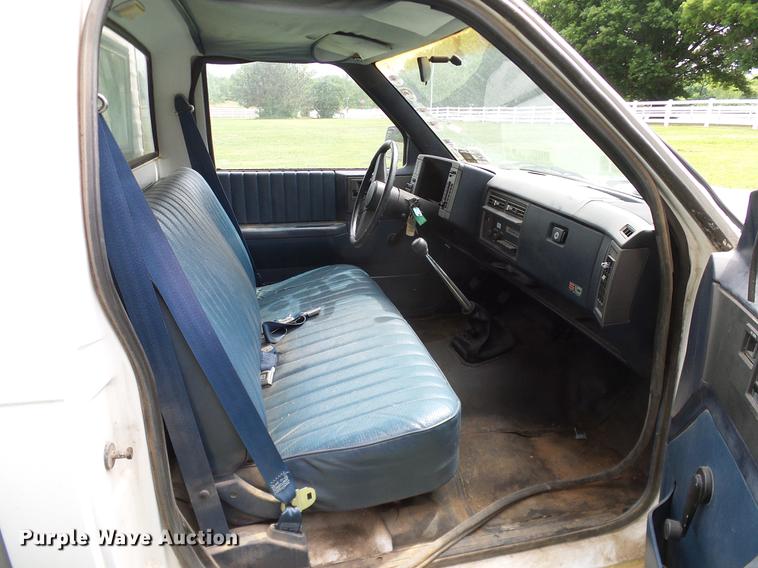 image for item DD8218 1988 Chevrolet S10 pickup truck