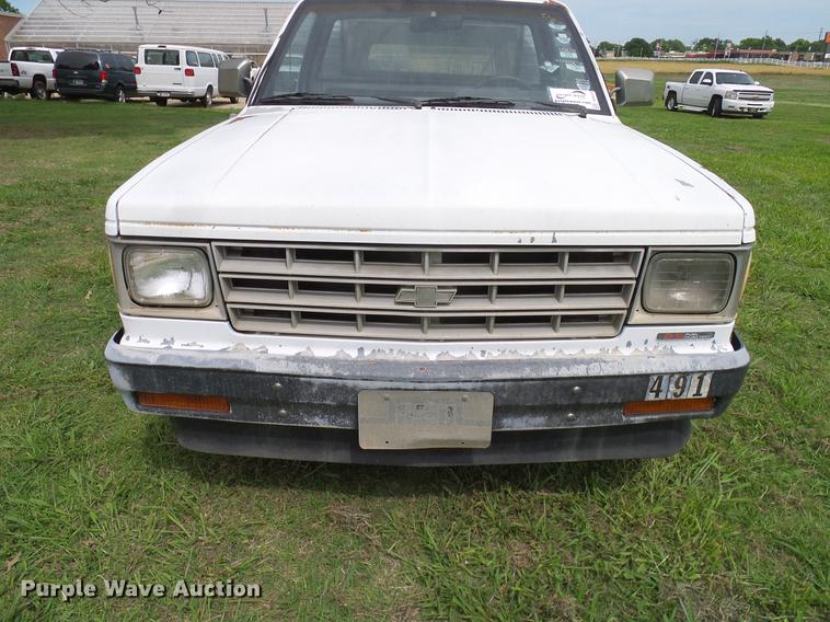 image for item DD8218 1988 Chevrolet S10 pickup truck