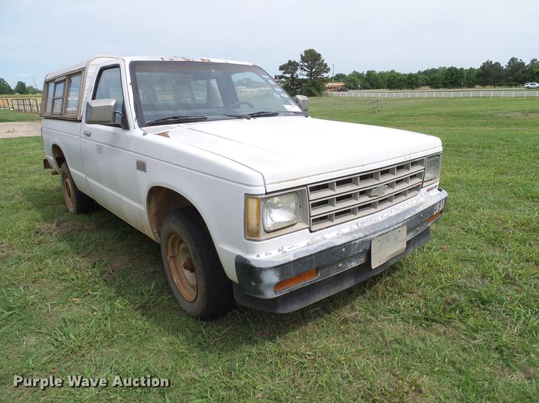 image for item DD8218 1988 Chevrolet S10 pickup truck