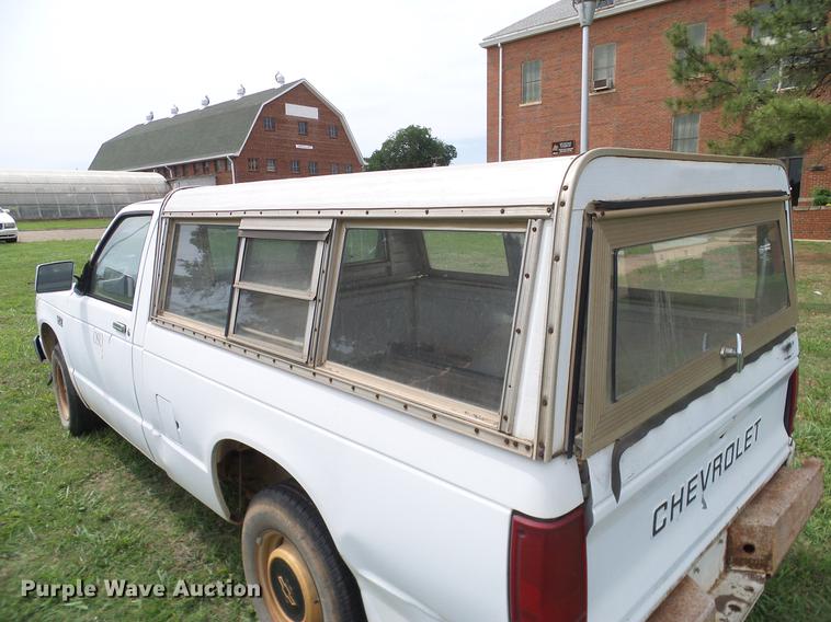 image for item DD8218 1988 Chevrolet S10 pickup truck