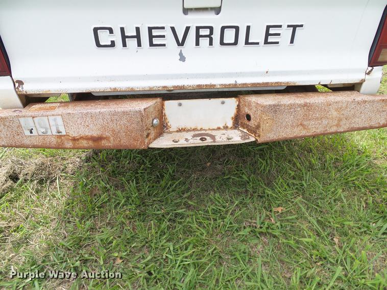 image for item DD8218 1988 Chevrolet S10 pickup truck