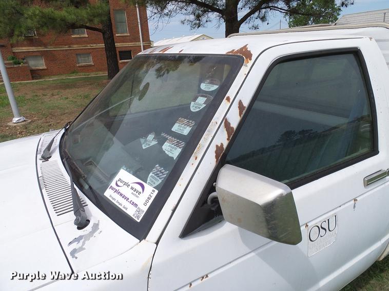 image for item DD8218 1988 Chevrolet S10 pickup truck