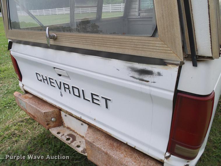 image for item DD8218 1988 Chevrolet S10 pickup truck