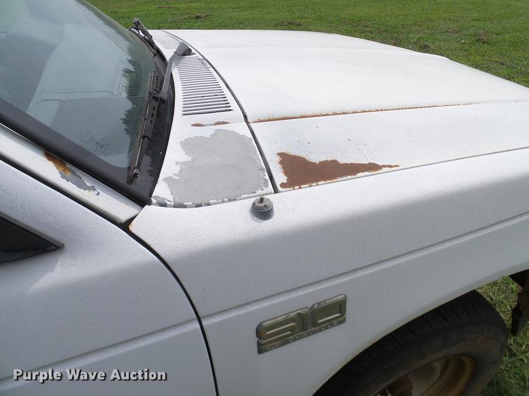 image for item DD8218 1988 Chevrolet S10 pickup truck