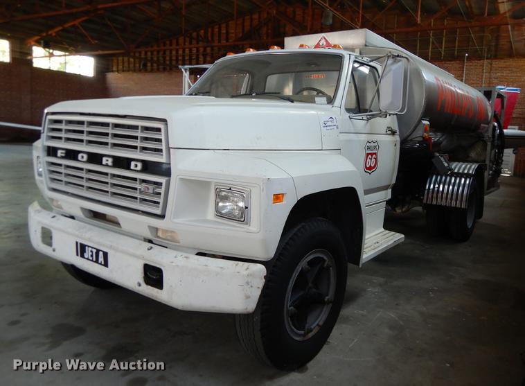 image for item DE1761 1980 Ford F600 jet fuel truck