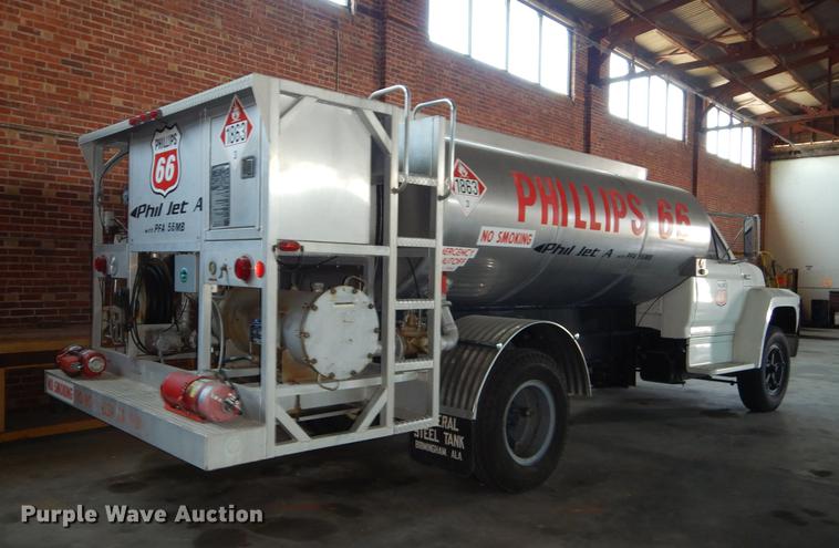 image for item DE1761 1980 Ford F600 jet fuel truck