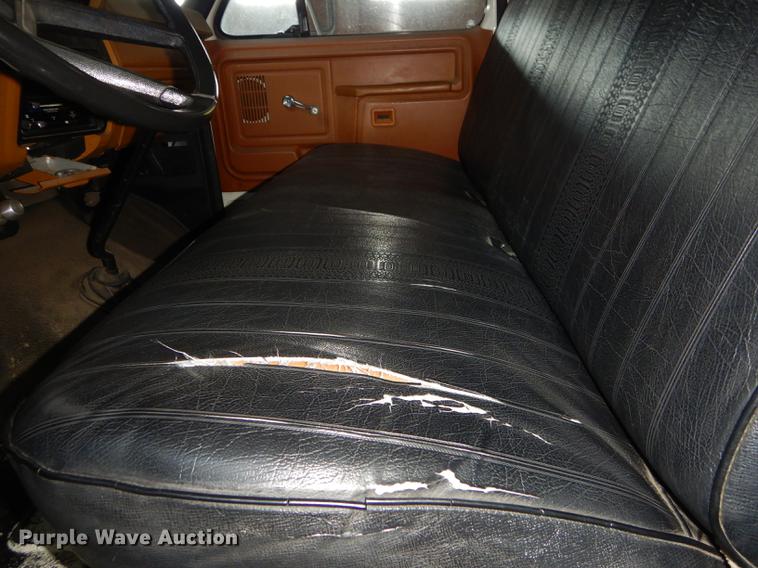 image for item DE1761 1980 Ford F600 jet fuel truck