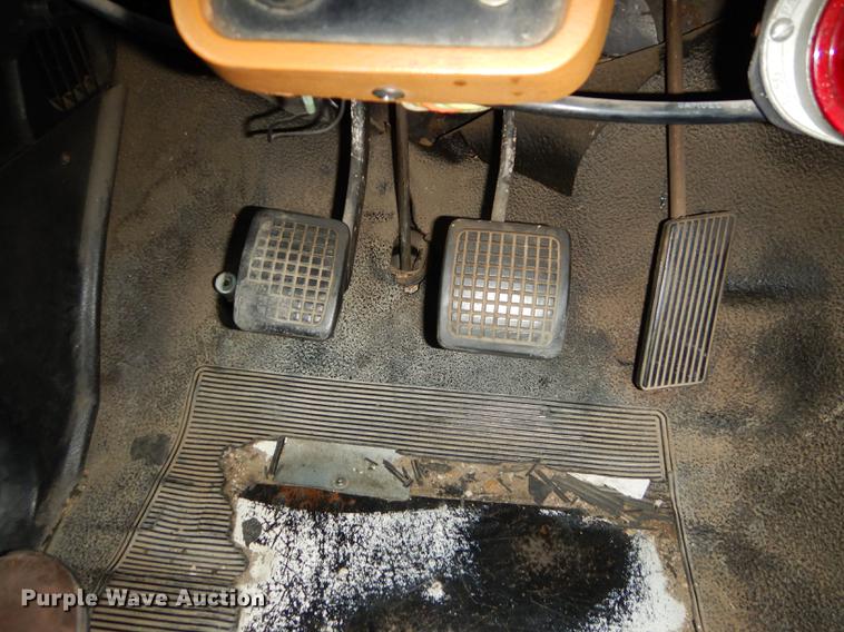 image for item DE1761 1980 Ford F600 jet fuel truck