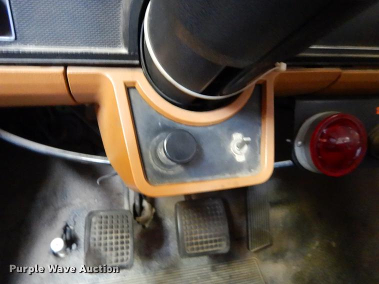 image for item DE1761 1980 Ford F600 jet fuel truck