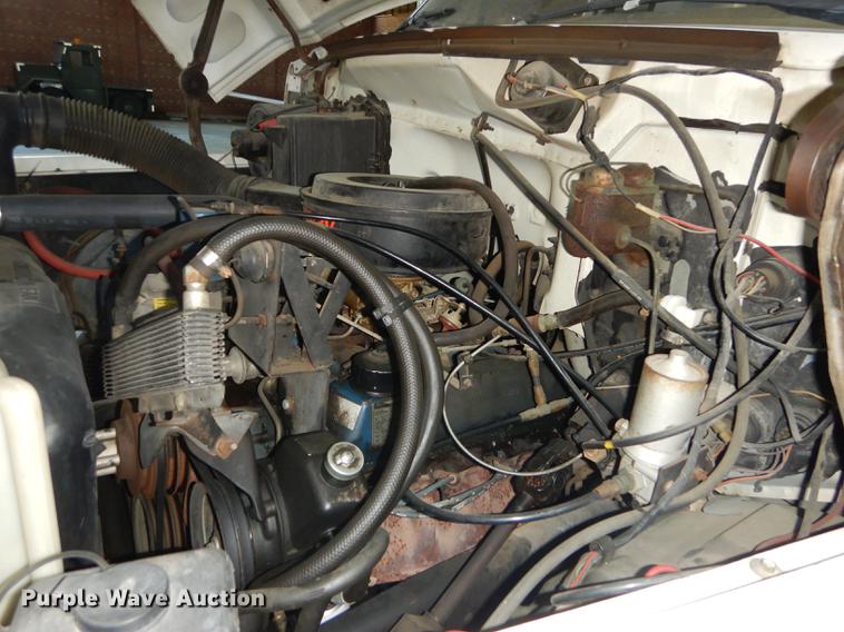 image for item DE1761 1980 Ford F600 jet fuel truck