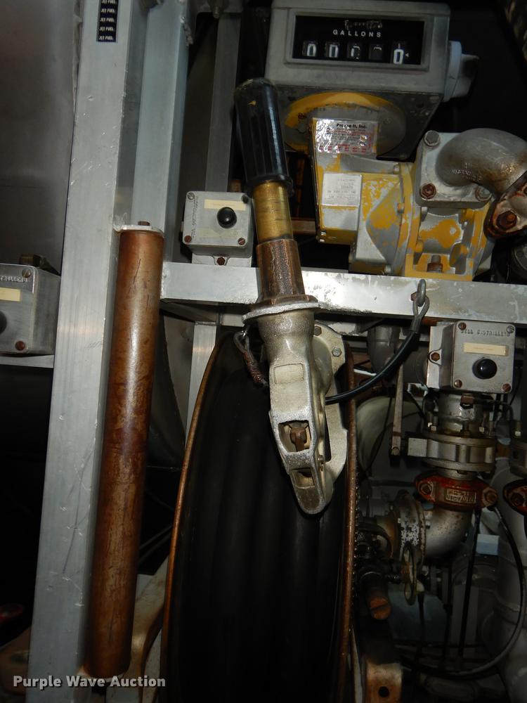 image for item DE1761 1980 Ford F600 jet fuel truck