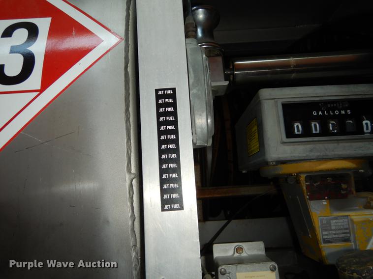 image for item DE1761 1980 Ford F600 jet fuel truck