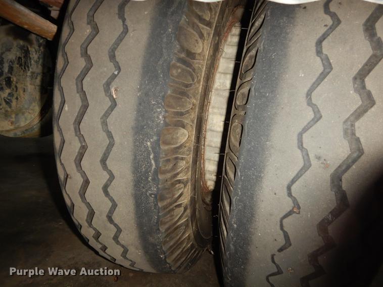 image for item DE1761 1980 Ford F600 jet fuel truck