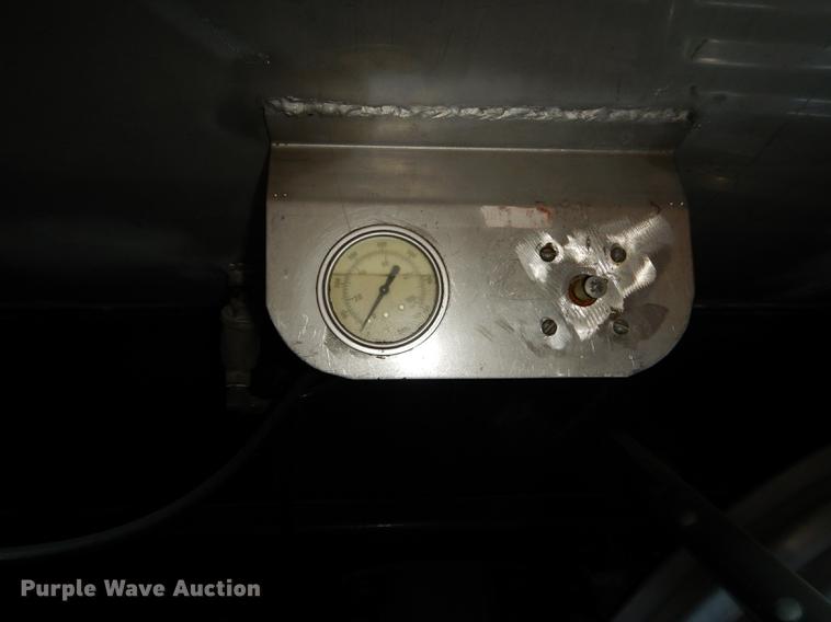 image for item DE1761 1980 Ford F600 jet fuel truck