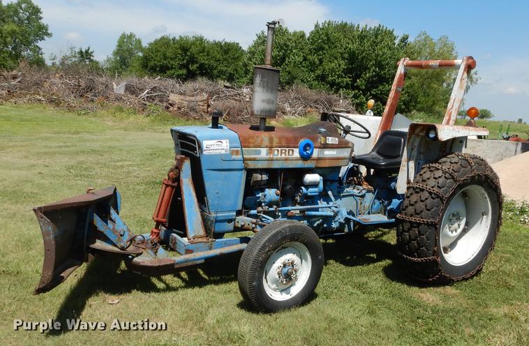 image for item DE1762 1977 Ford 3600 tractor