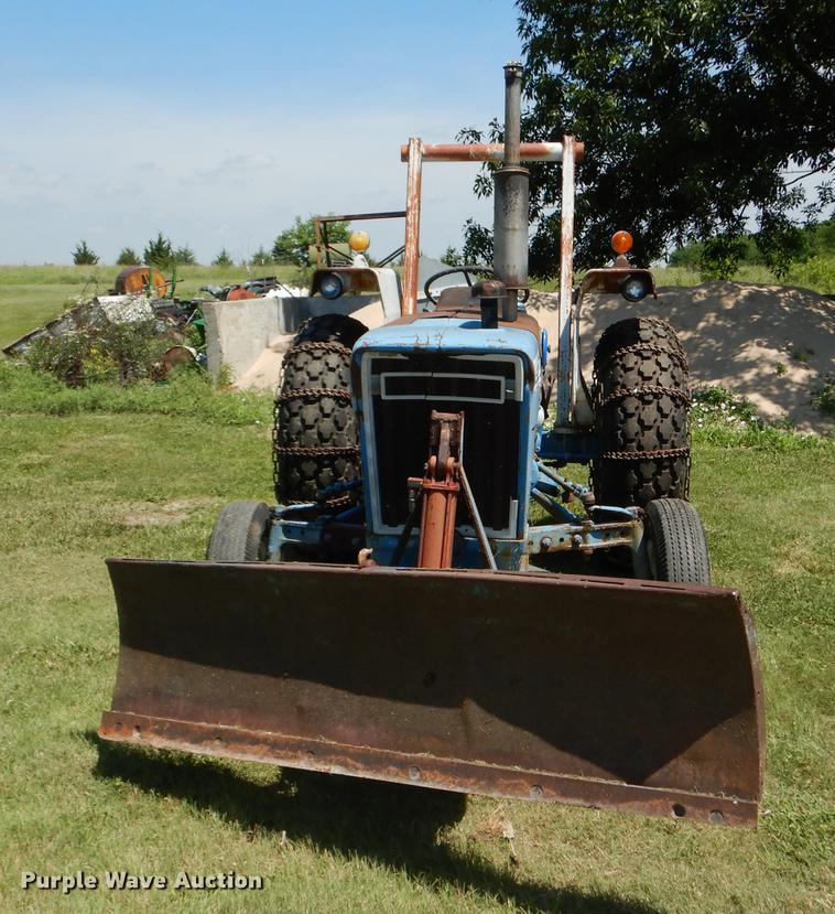 image for item DE1762 1977 Ford 3600 tractor