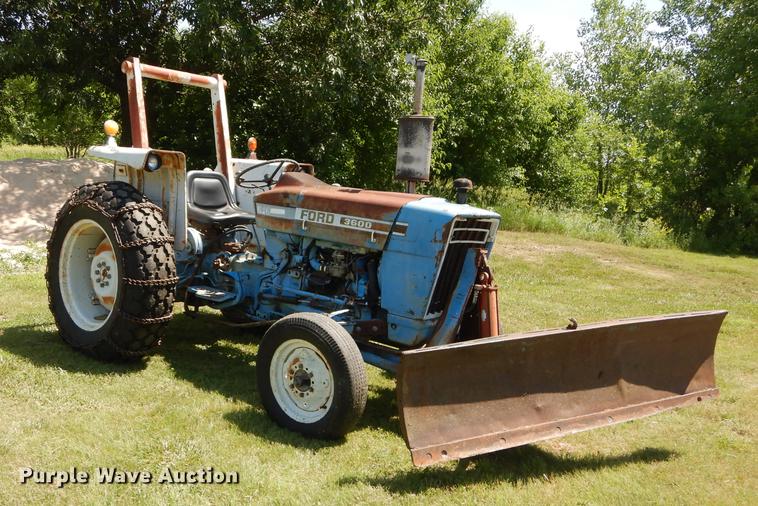image for item DE1762 1977 Ford 3600 tractor