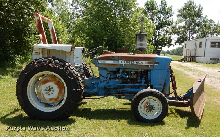 image for item DE1762 1977 Ford 3600 tractor