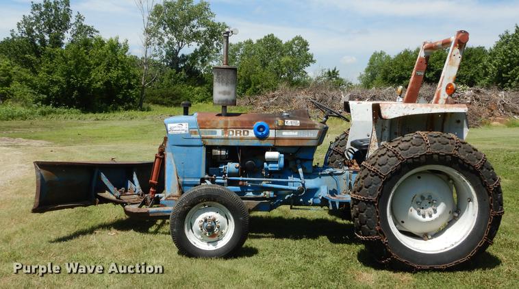 image for item DE1762 1977 Ford 3600 tractor