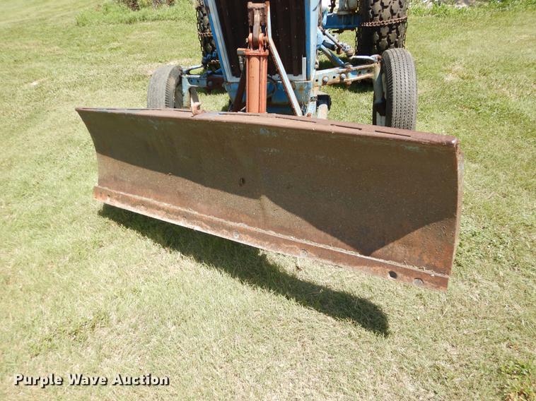 image for item DE1762 1977 Ford 3600 tractor