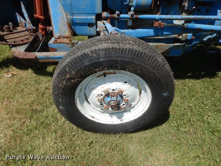 image for item DE1762 1977 Ford 3600 tractor