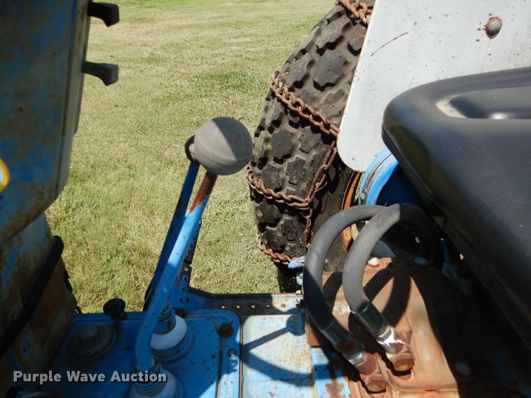 image for item DE1762 1977 Ford 3600 tractor