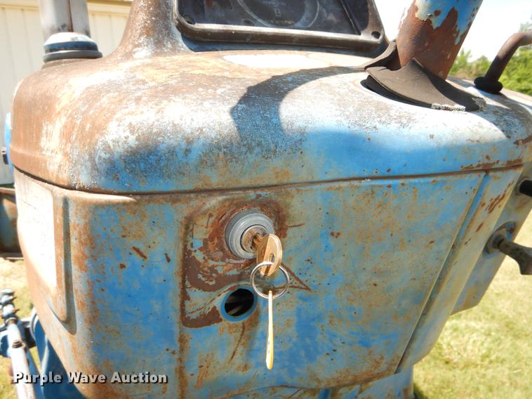image for item DE1762 1977 Ford 3600 tractor