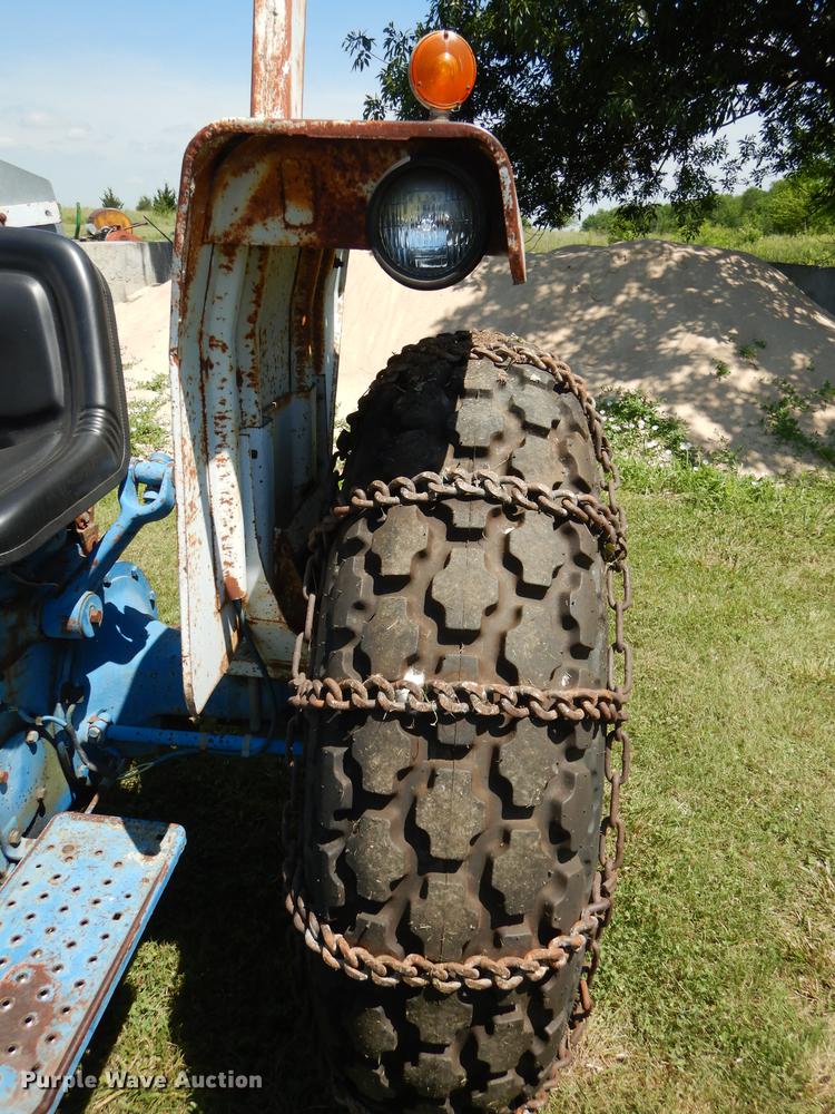 image for item DE1762 1977 Ford 3600 tractor