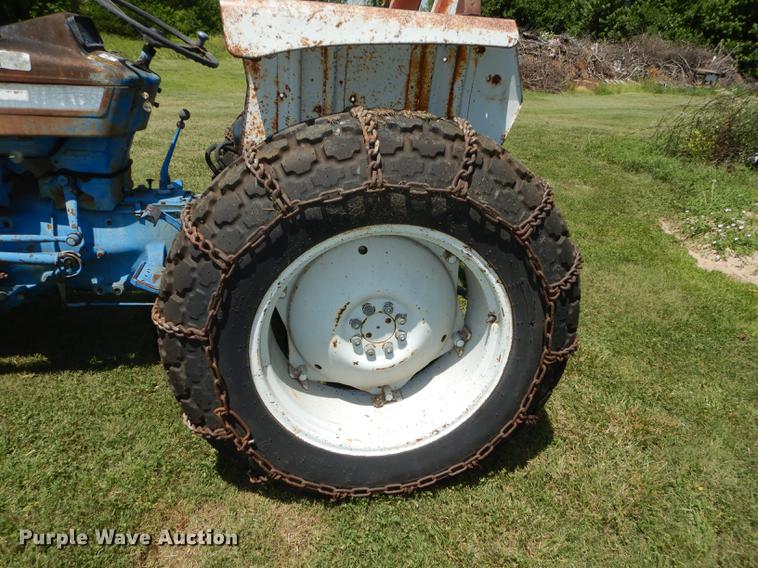 image for item DE1762 1977 Ford 3600 tractor