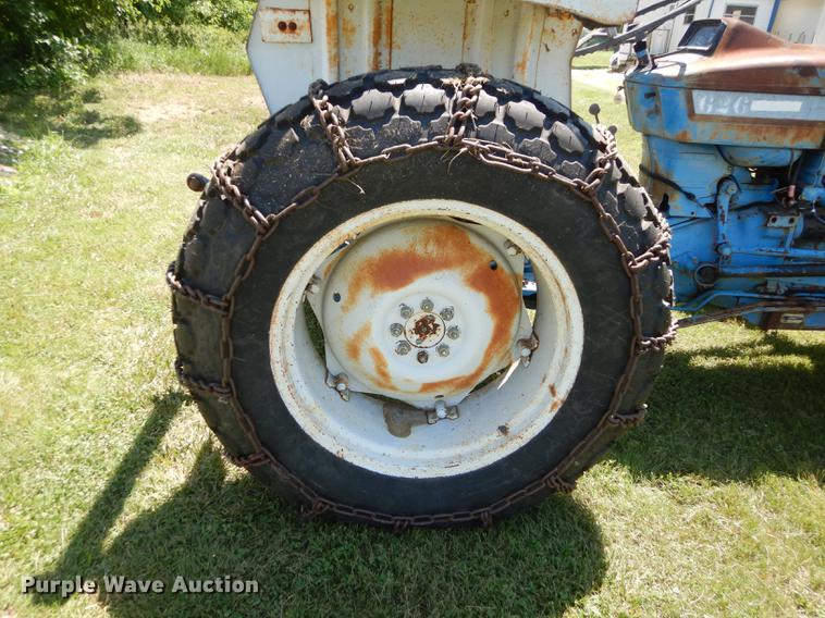 image for item DE1762 1977 Ford 3600 tractor