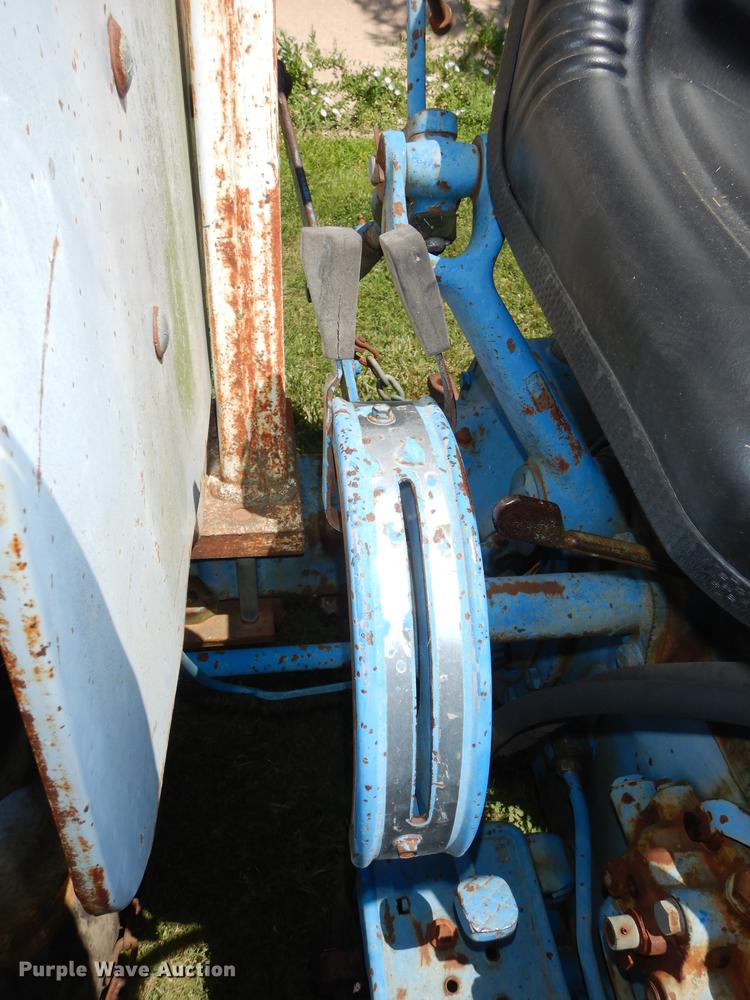 image for item DE1762 1977 Ford 3600 tractor