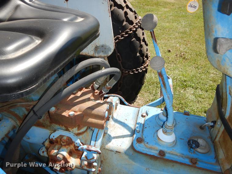 image for item DE1762 1977 Ford 3600 tractor