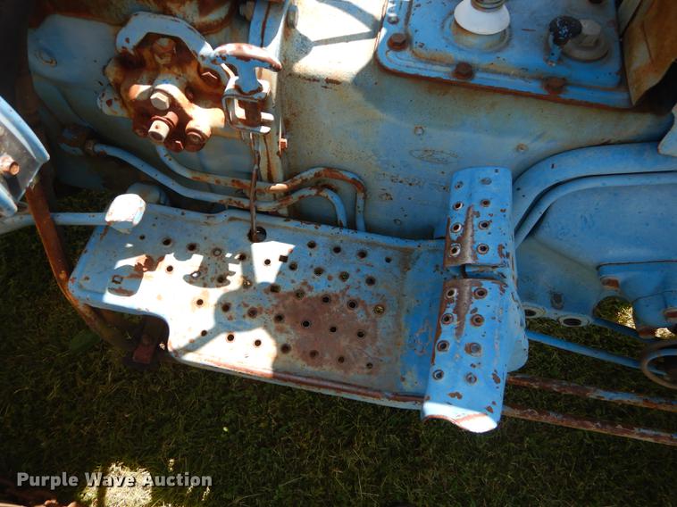 image for item DE1762 1977 Ford 3600 tractor