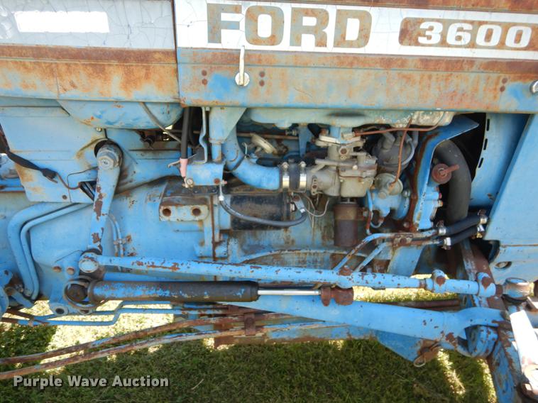 image for item DE1762 1977 Ford 3600 tractor