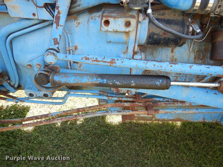 image for item DE1762 1977 Ford 3600 tractor