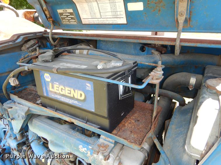 image for item DE1762 1977 Ford 3600 tractor