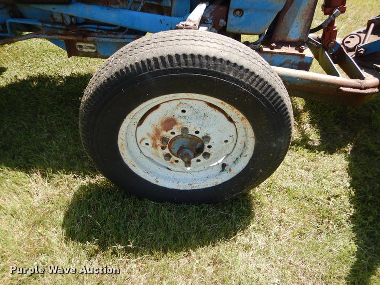 image for item DE1762 1977 Ford 3600 tractor